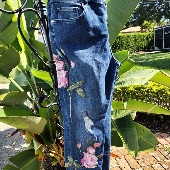 Ted Baker London PREMIUM DENIM Jeans with Pink Floral Embroidery NWOT - Picture 4 of 6